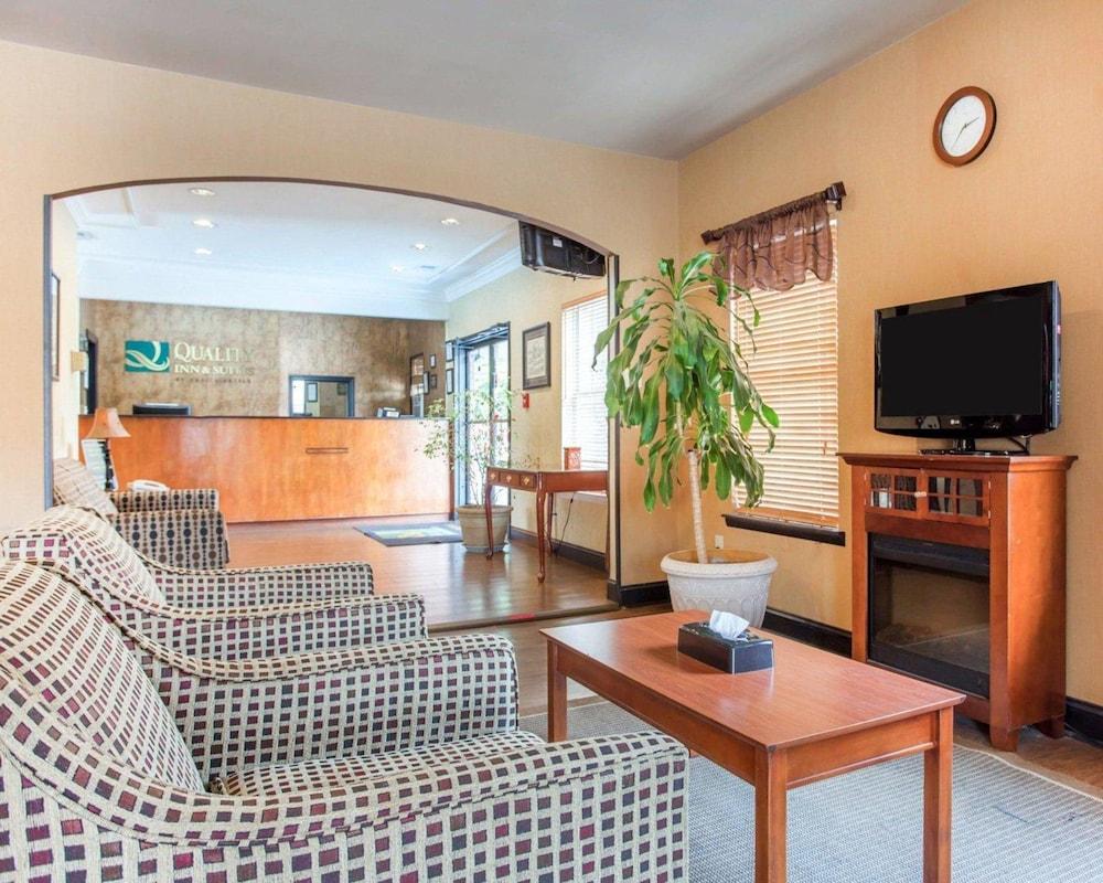 Quality Inn & Suites Lexington Buitenkant foto