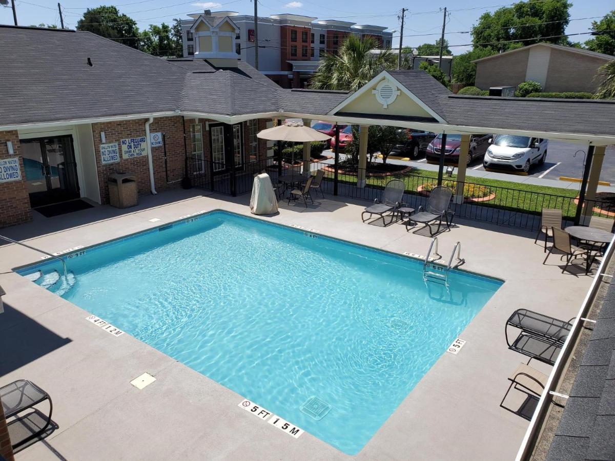 Quality Inn & Suites Lexington Buitenkant foto