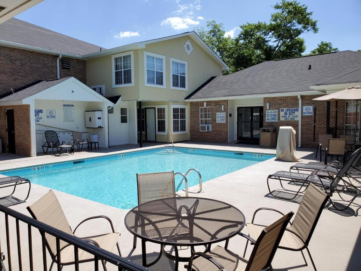 Quality Inn & Suites Lexington Buitenkant foto