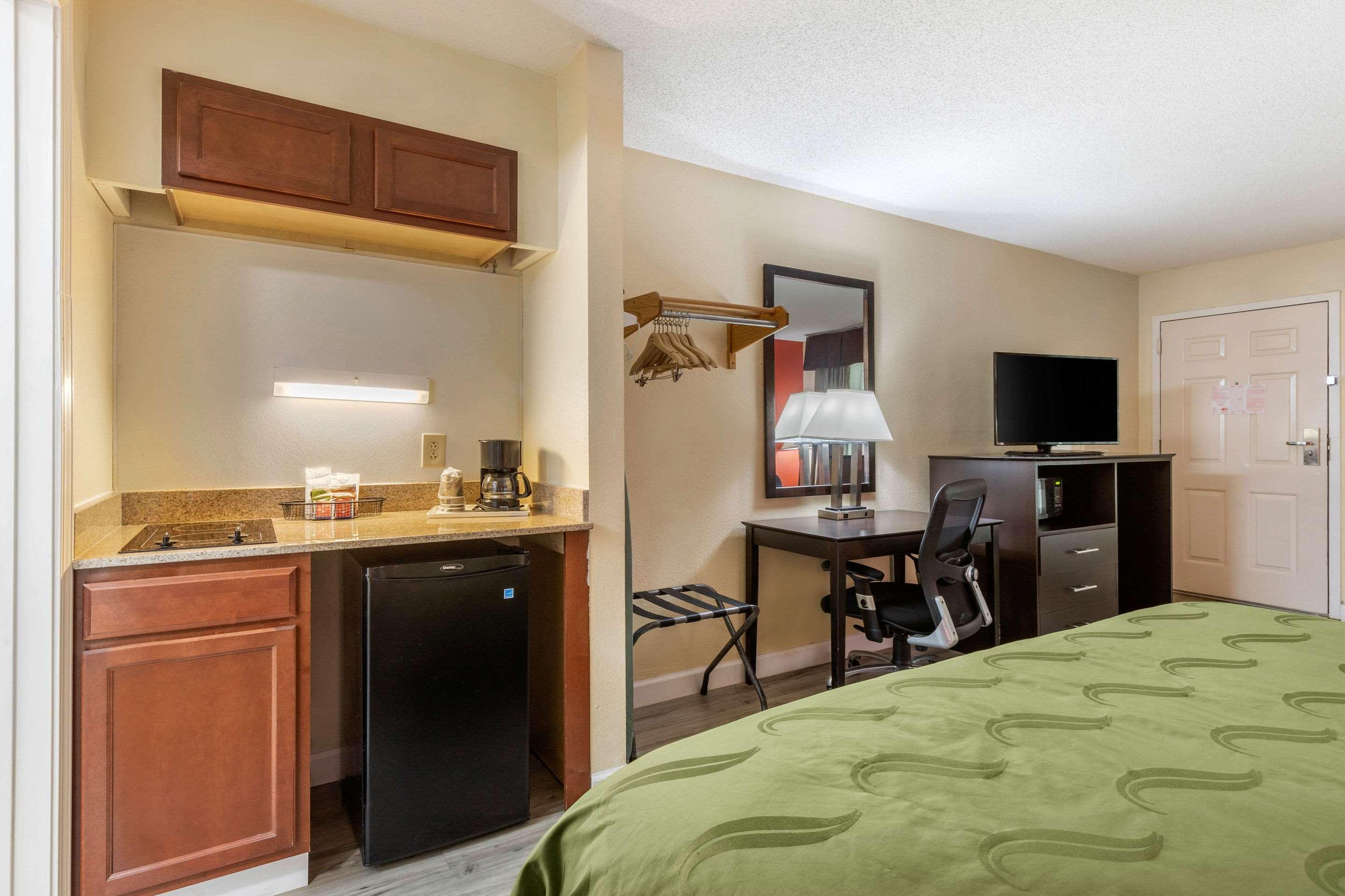 Quality Inn & Suites Lexington Buitenkant foto