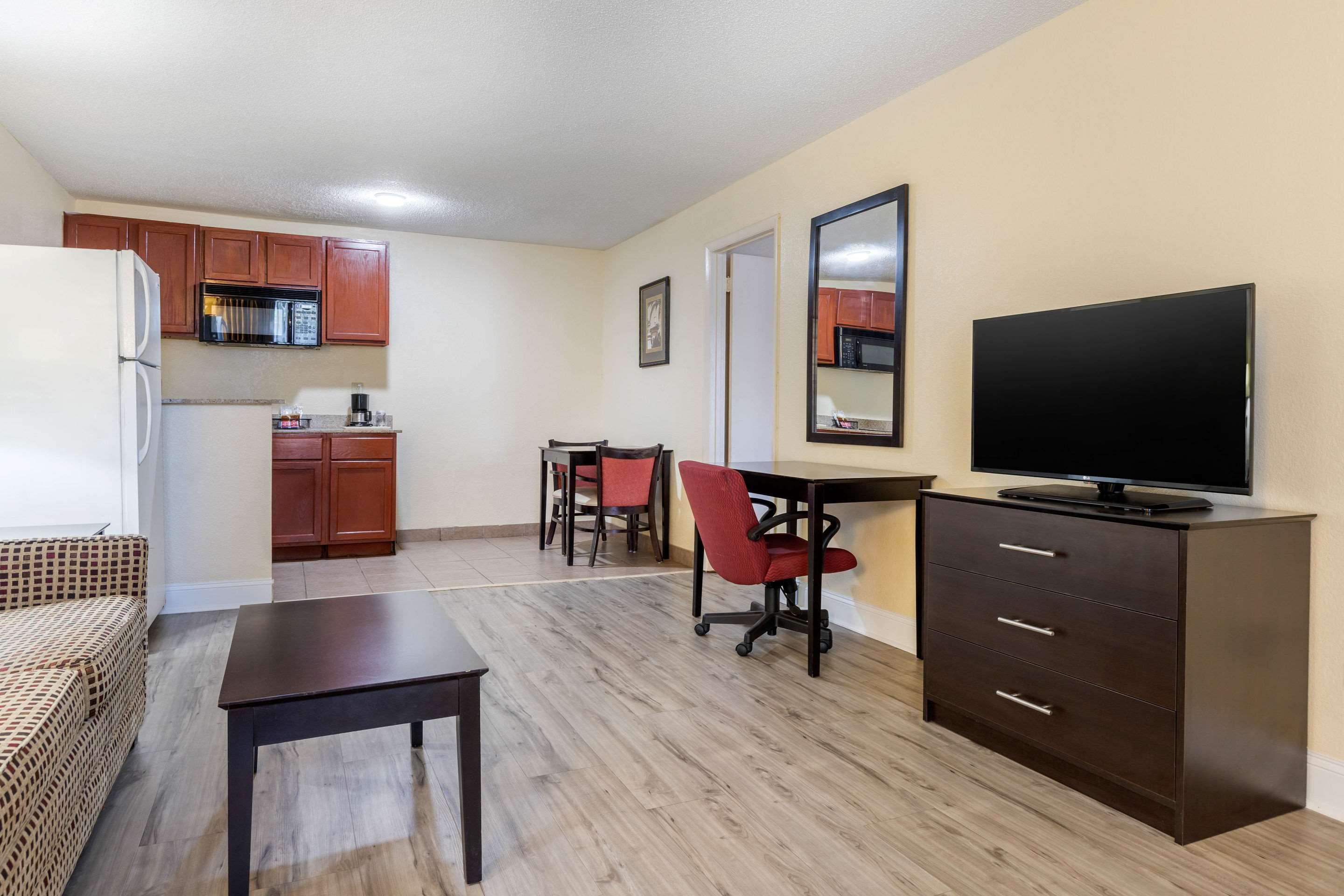 Quality Inn & Suites Lexington Buitenkant foto