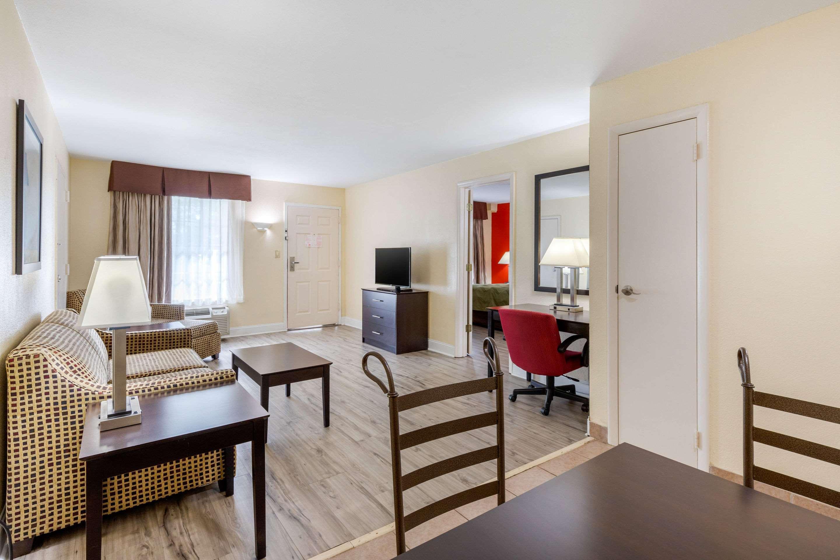 Quality Inn & Suites Lexington Buitenkant foto