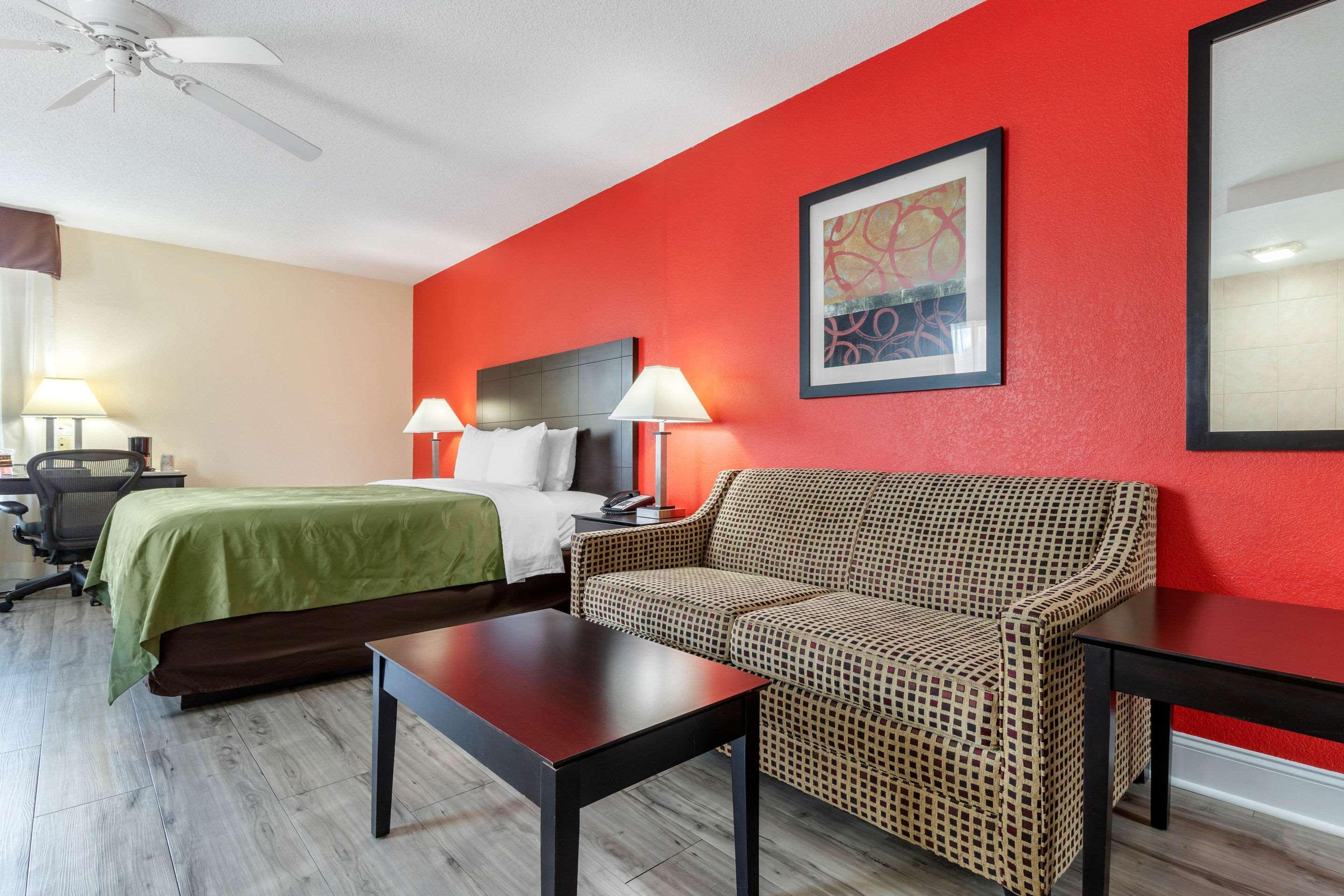 Quality Inn & Suites Lexington Buitenkant foto