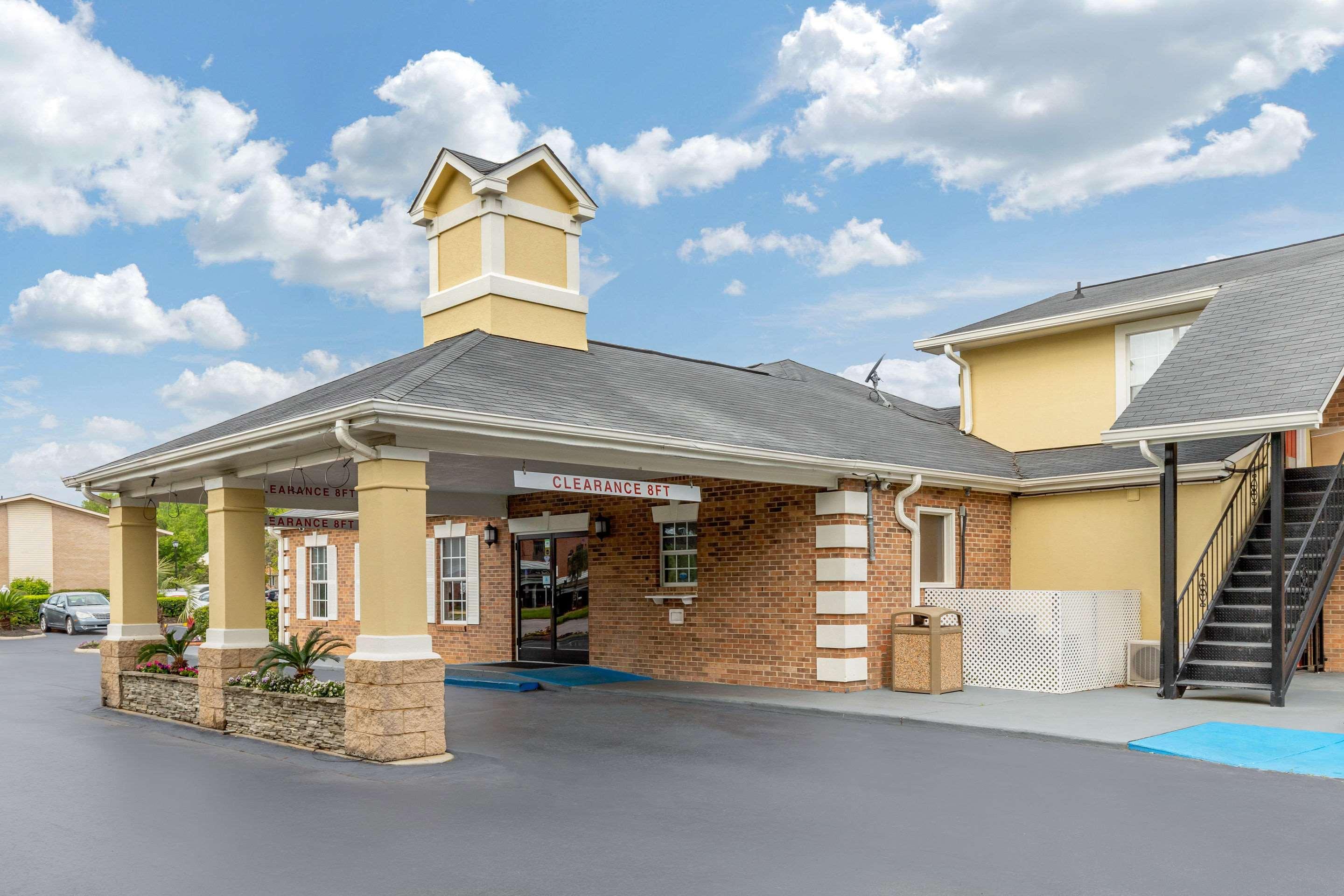 Quality Inn & Suites Lexington Buitenkant foto