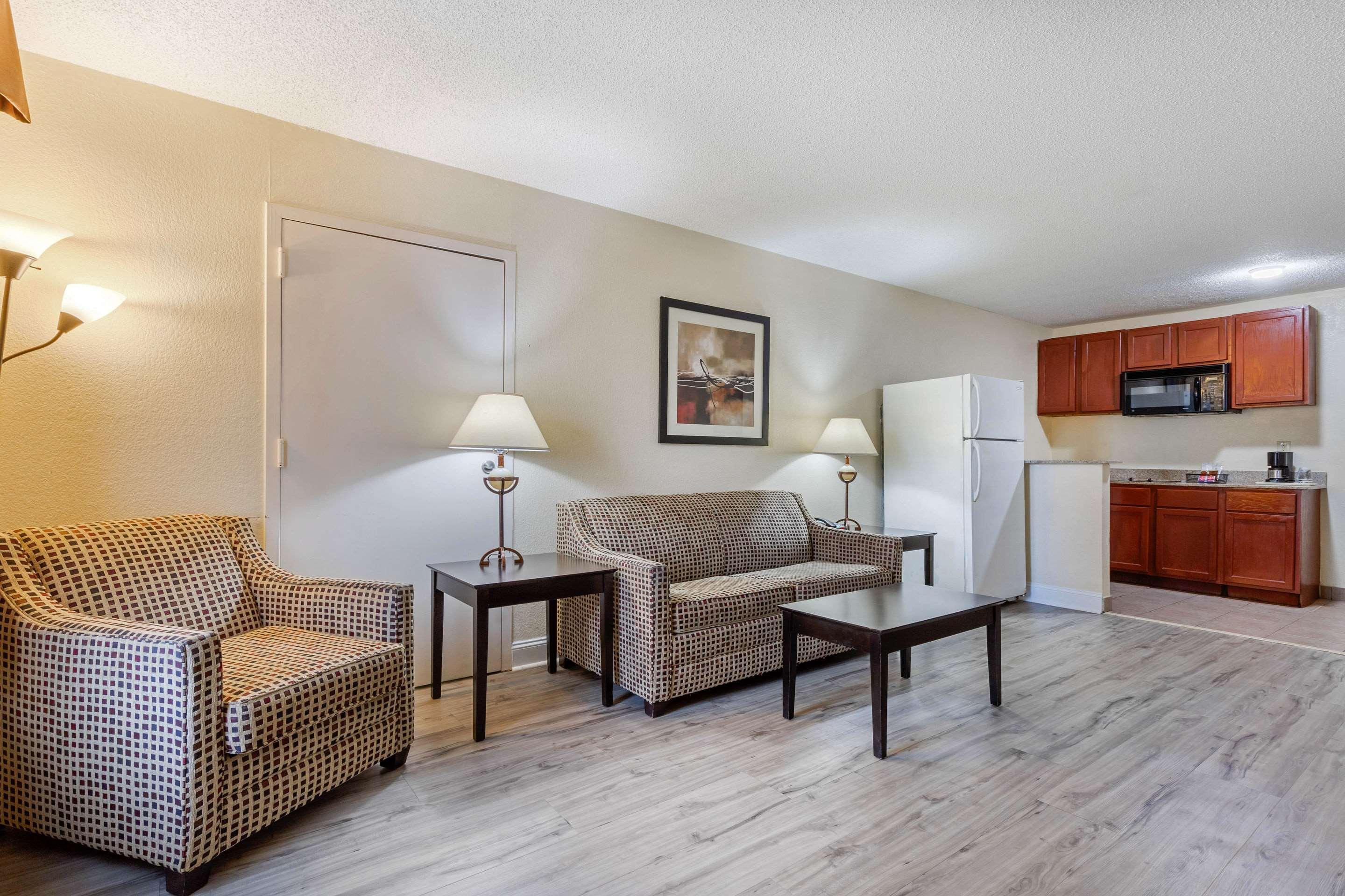 Quality Inn & Suites Lexington Buitenkant foto