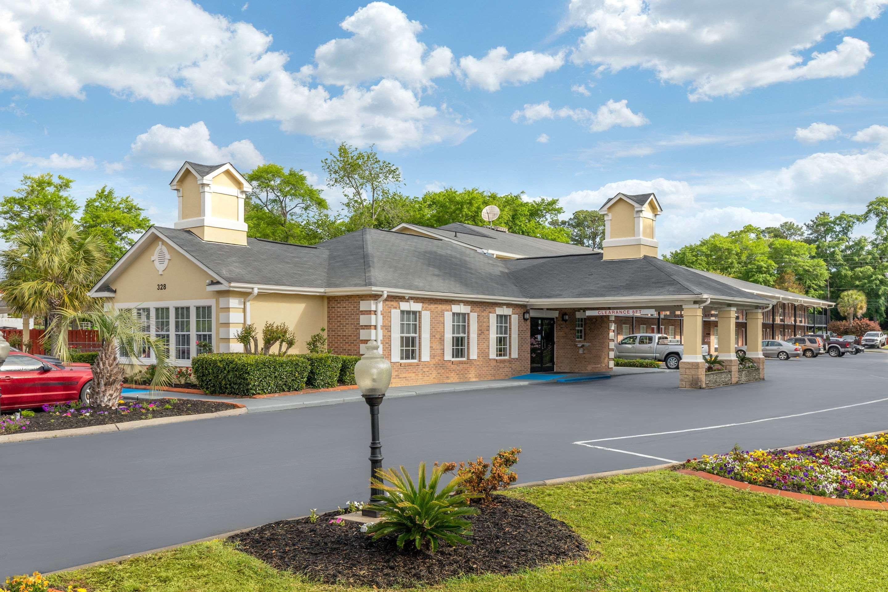 Quality Inn & Suites Lexington Buitenkant foto