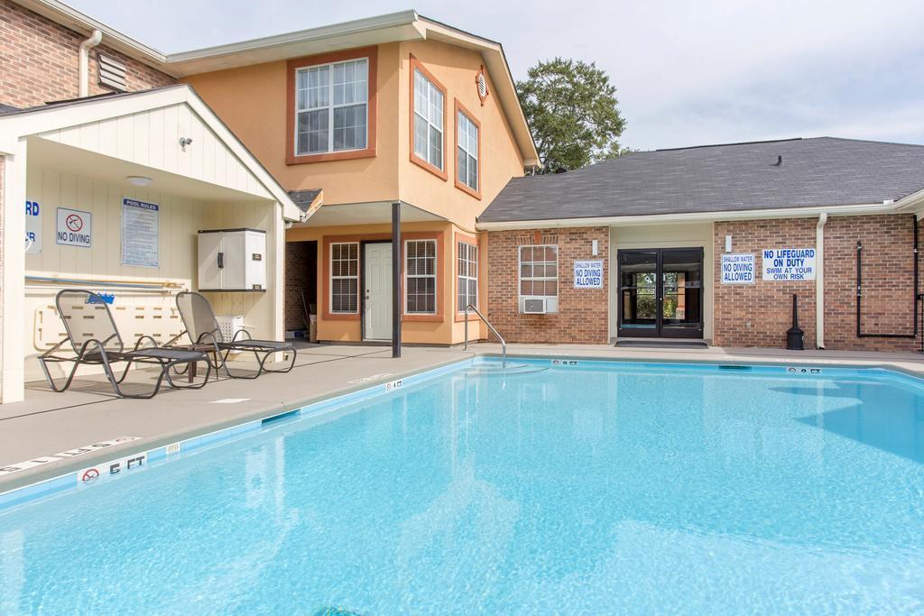 Quality Inn & Suites Lexington Buitenkant foto