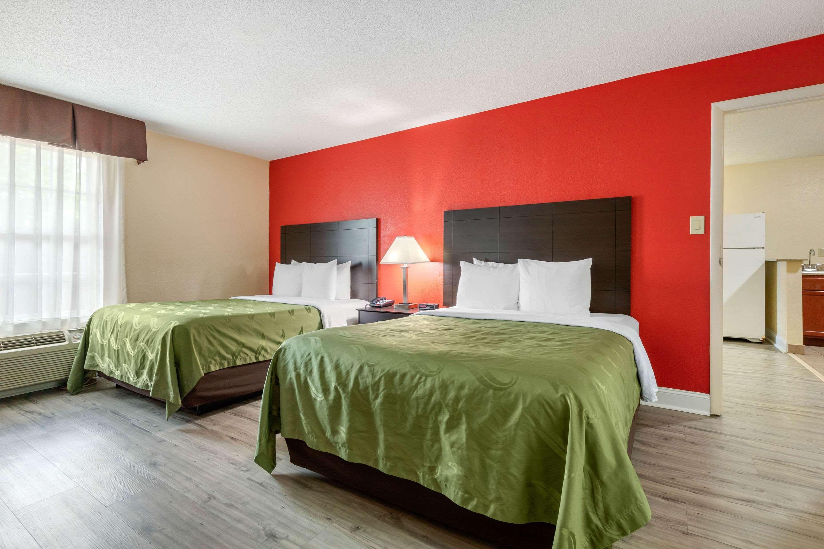 Quality Inn & Suites Lexington Buitenkant foto