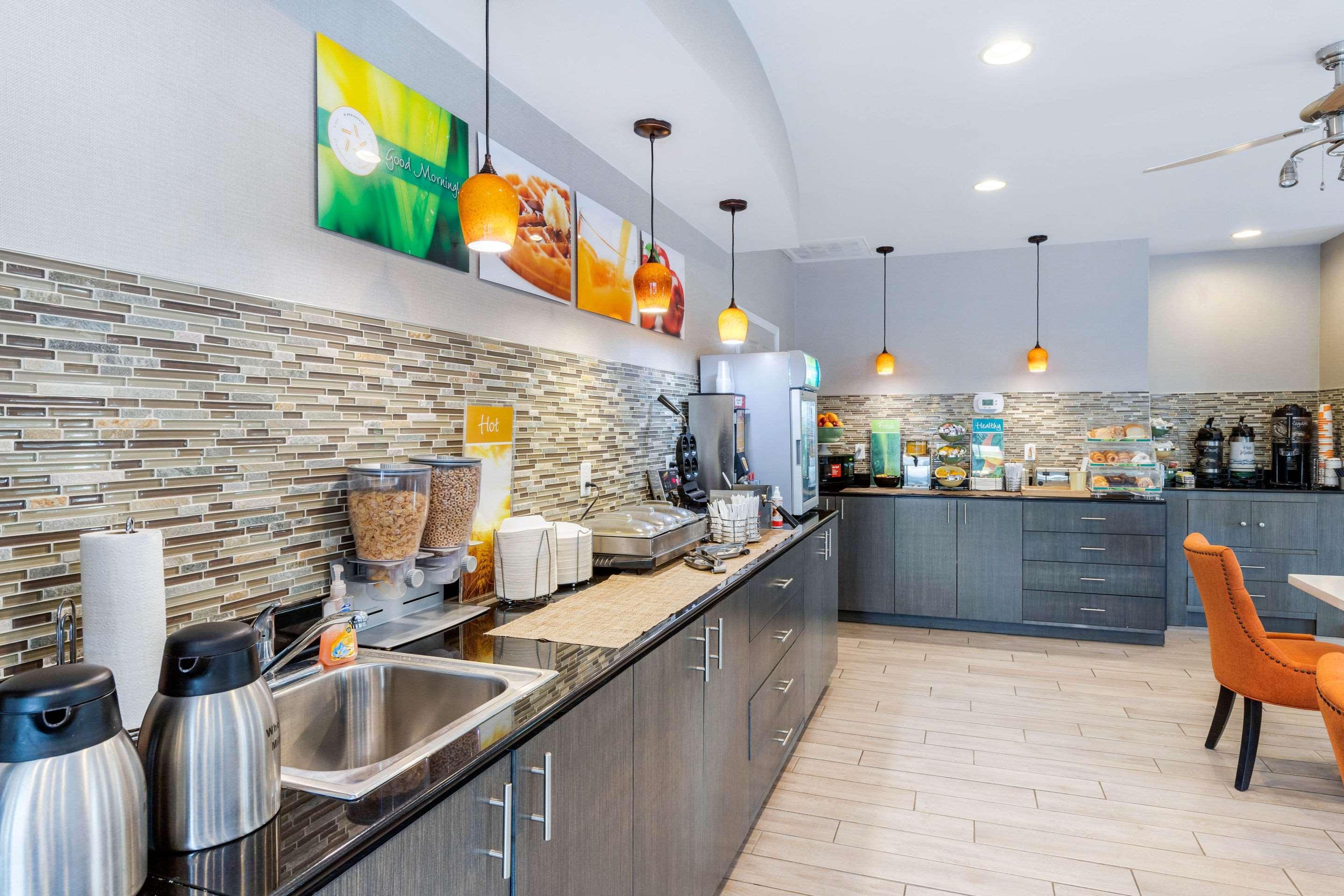 Quality Inn & Suites Lexington Buitenkant foto