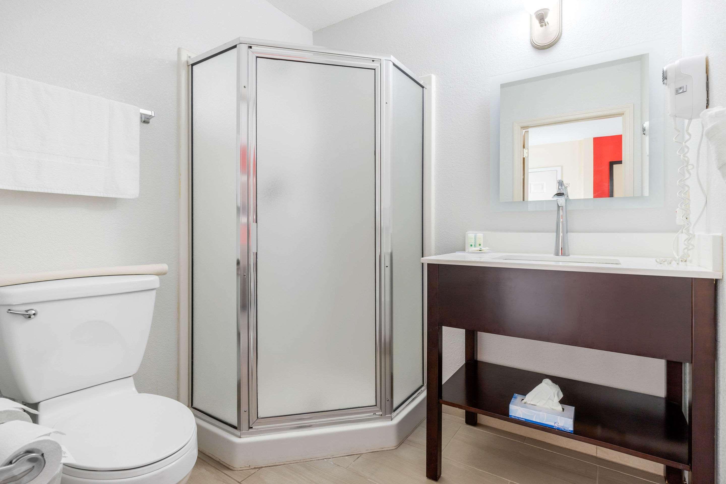 Quality Inn & Suites Lexington Buitenkant foto