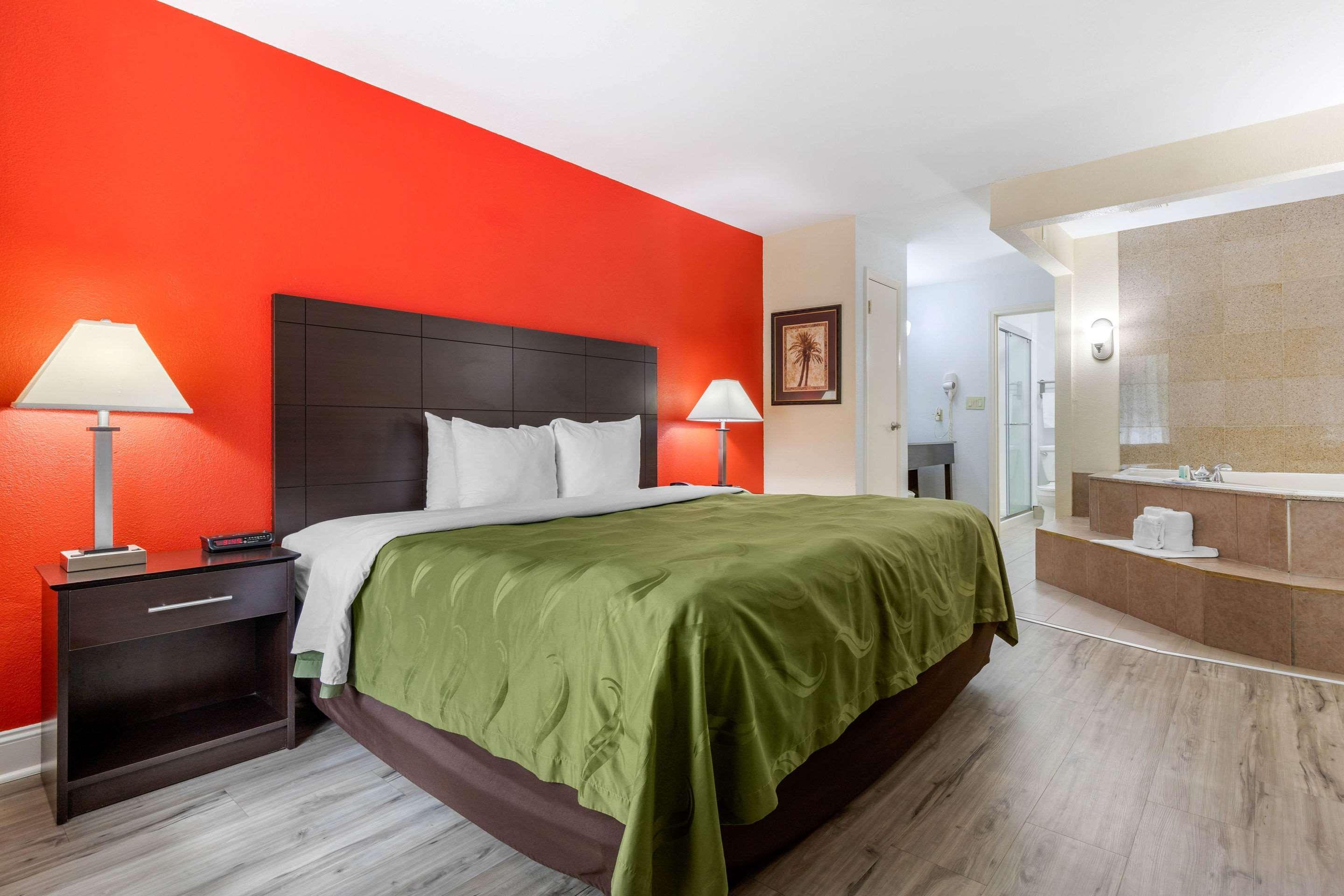 Quality Inn & Suites Lexington Buitenkant foto