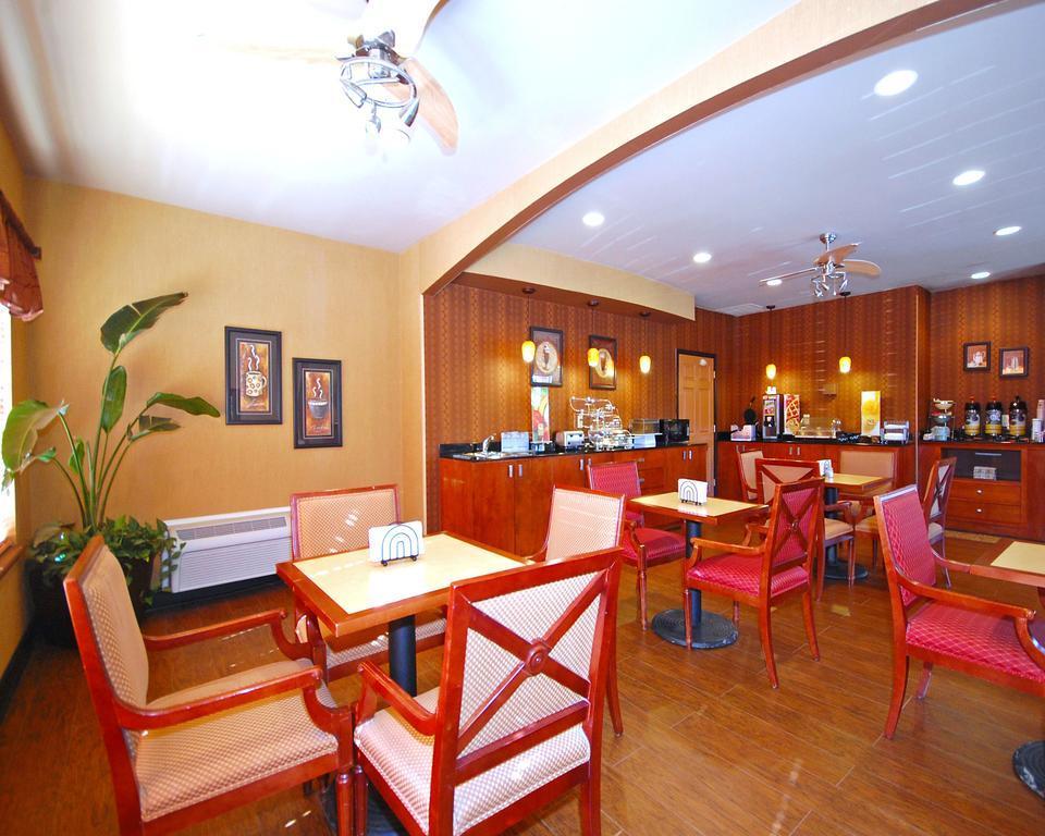 Quality Inn & Suites Lexington Buitenkant foto