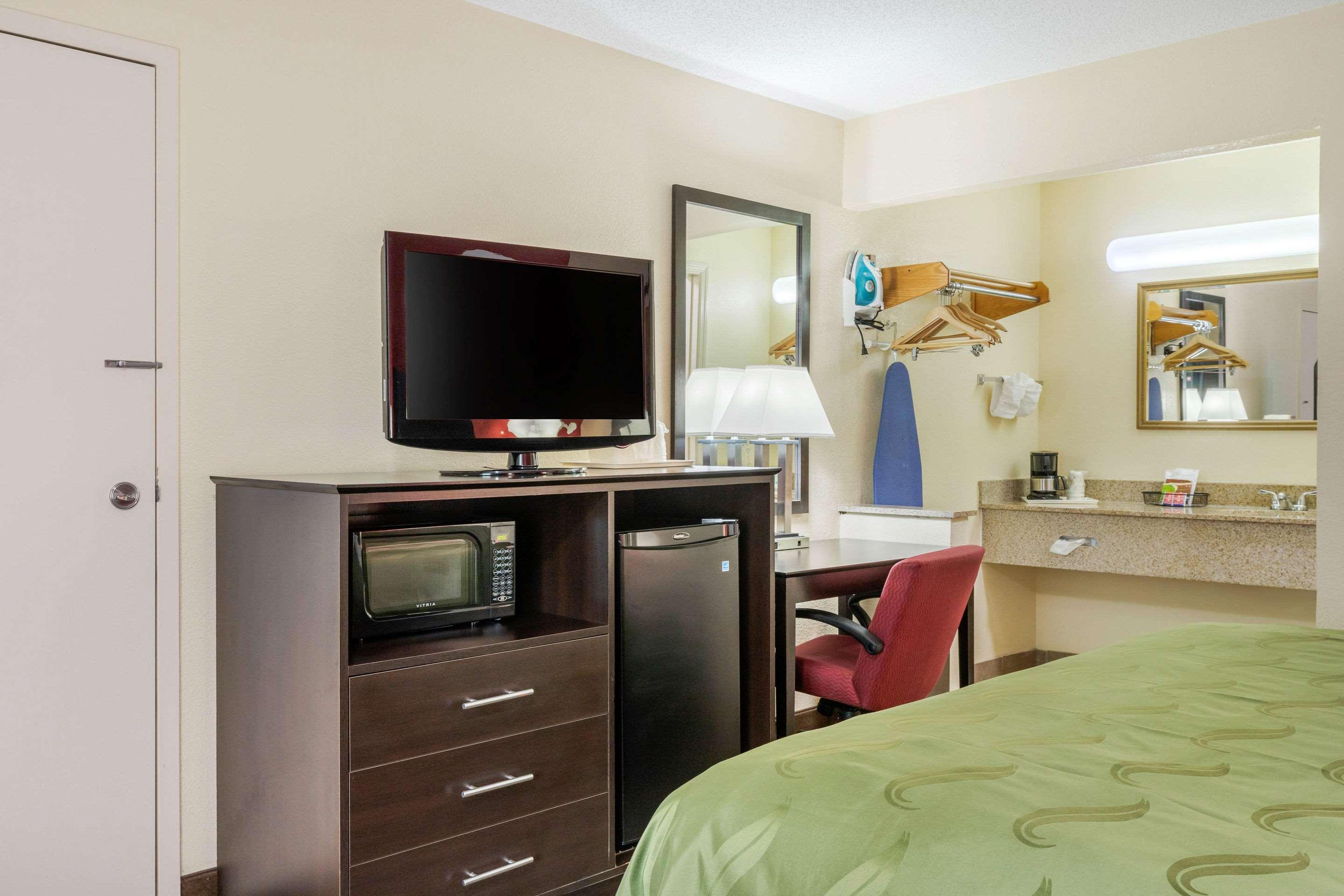Quality Inn & Suites Lexington Buitenkant foto