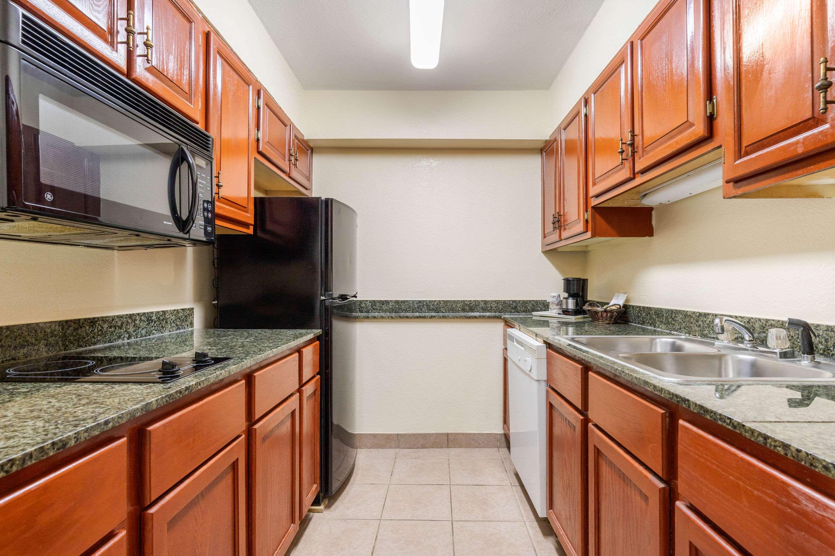 Quality Inn & Suites Lexington Buitenkant foto