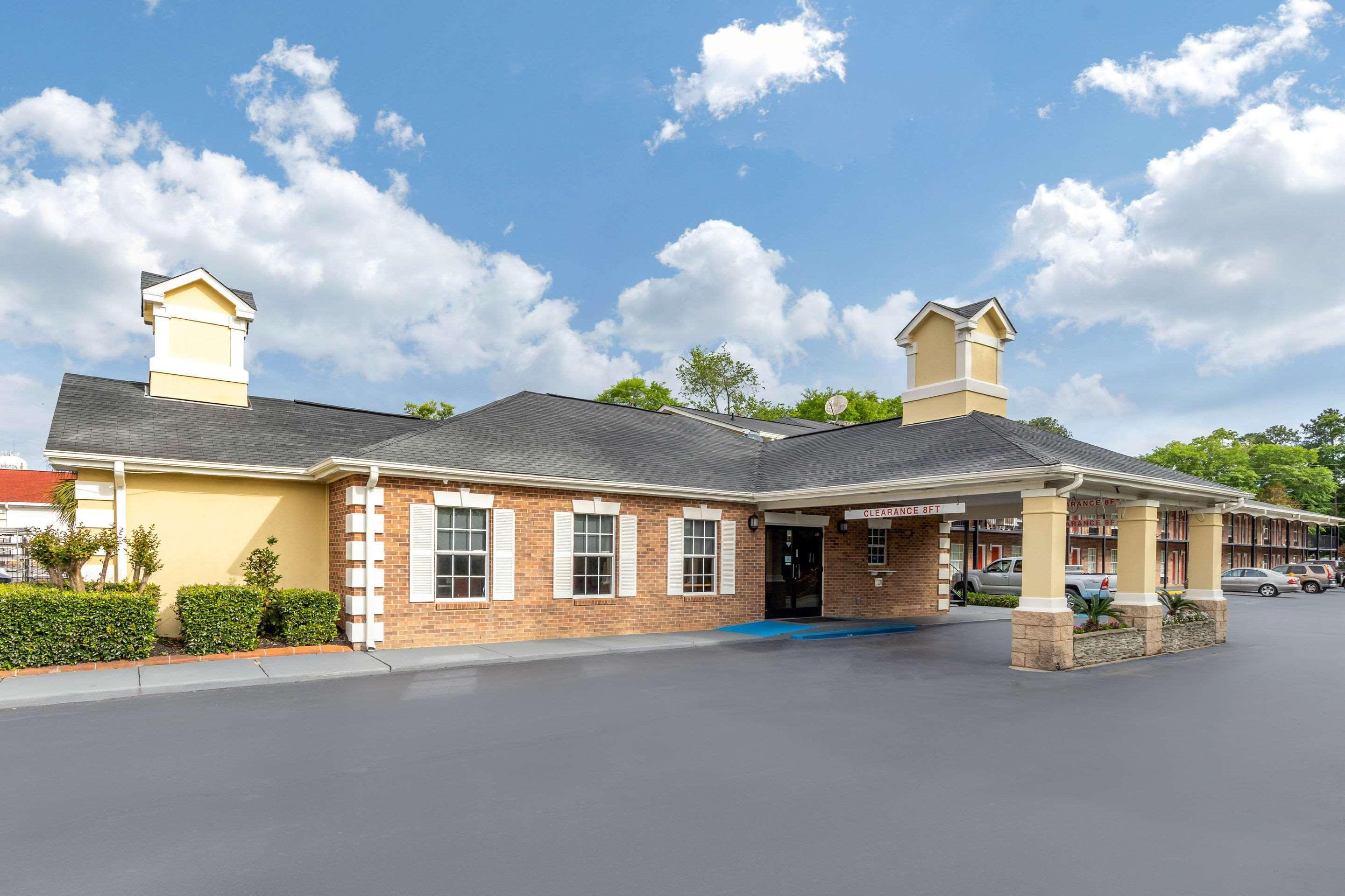Quality Inn & Suites Lexington Buitenkant foto