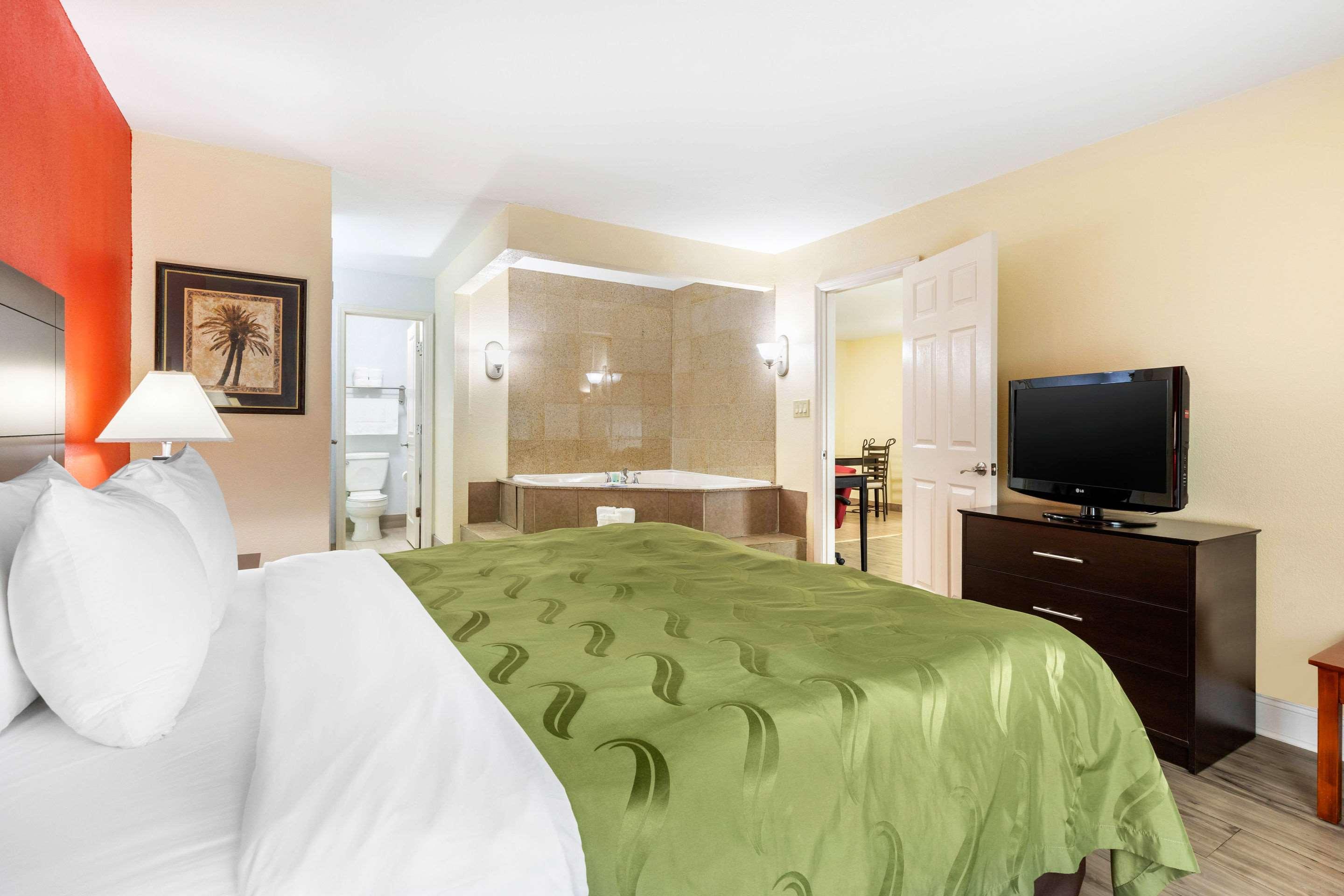 Quality Inn & Suites Lexington Buitenkant foto