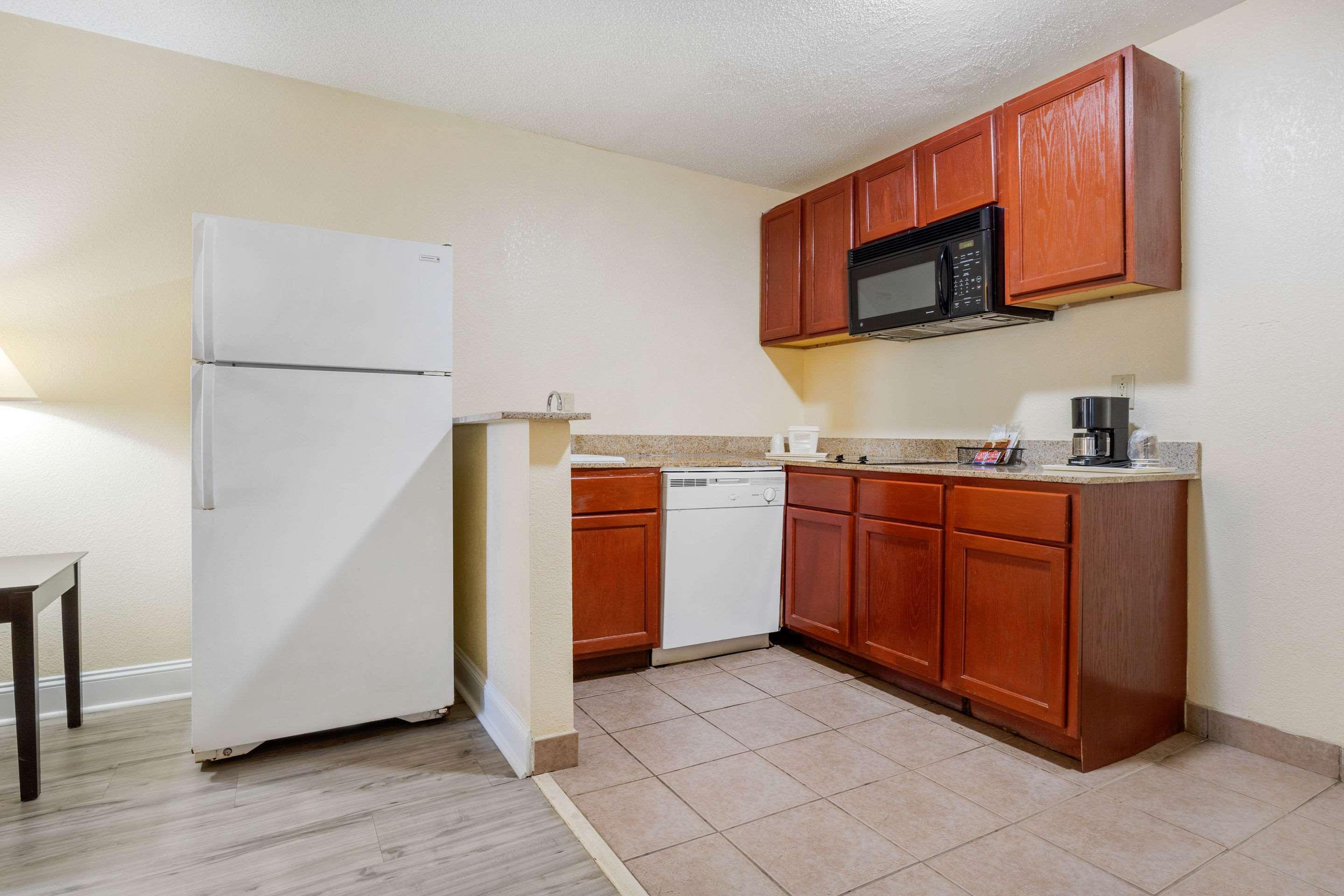 Quality Inn & Suites Lexington Buitenkant foto