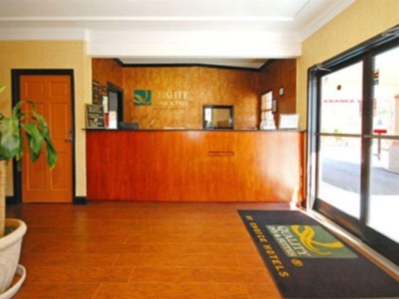 Quality Inn & Suites Lexington Buitenkant foto