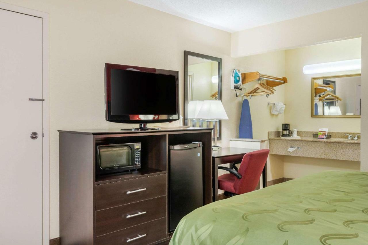 Quality Inn & Suites Lexington Buitenkant foto