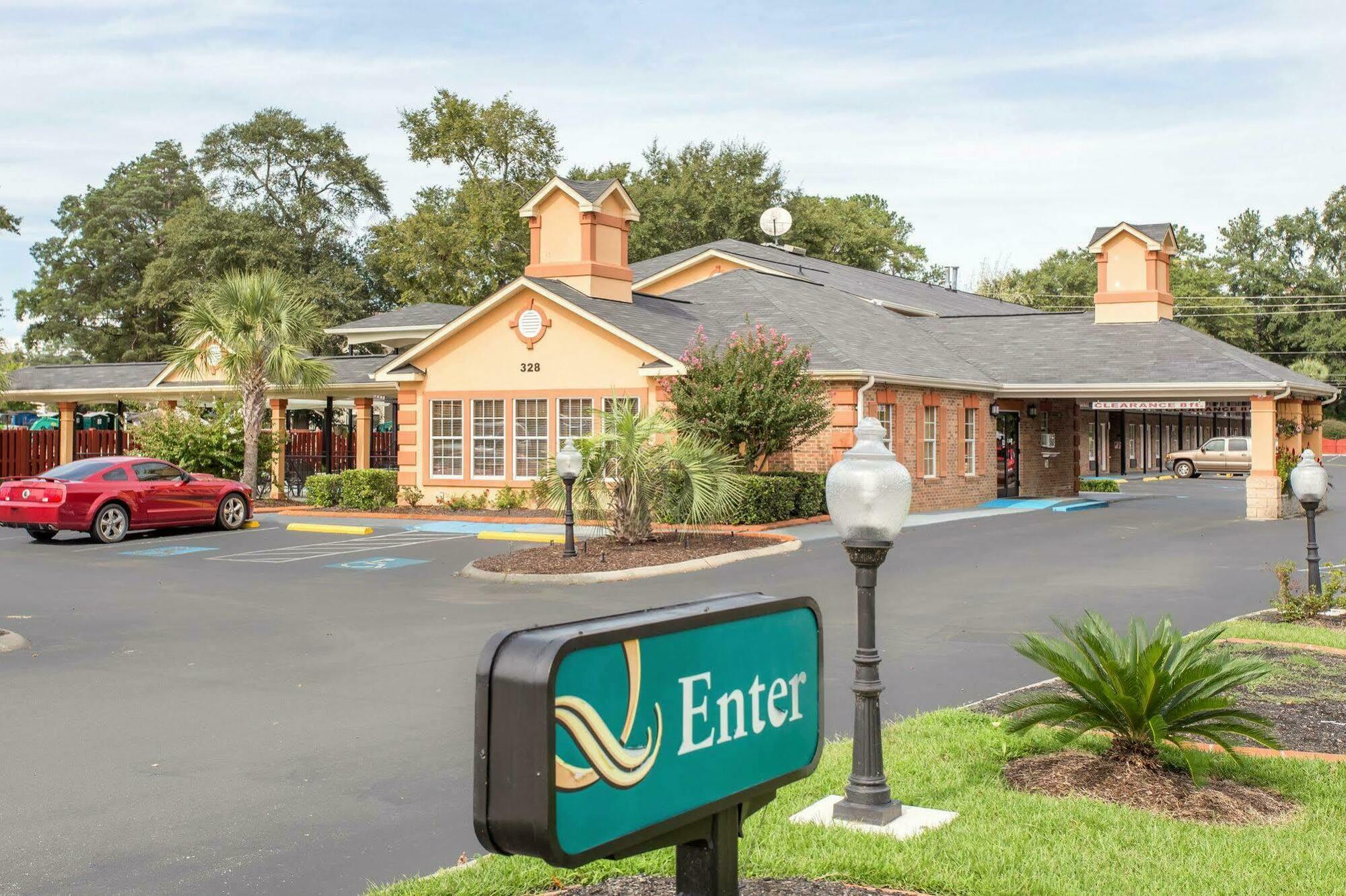 Quality Inn & Suites Lexington Buitenkant foto