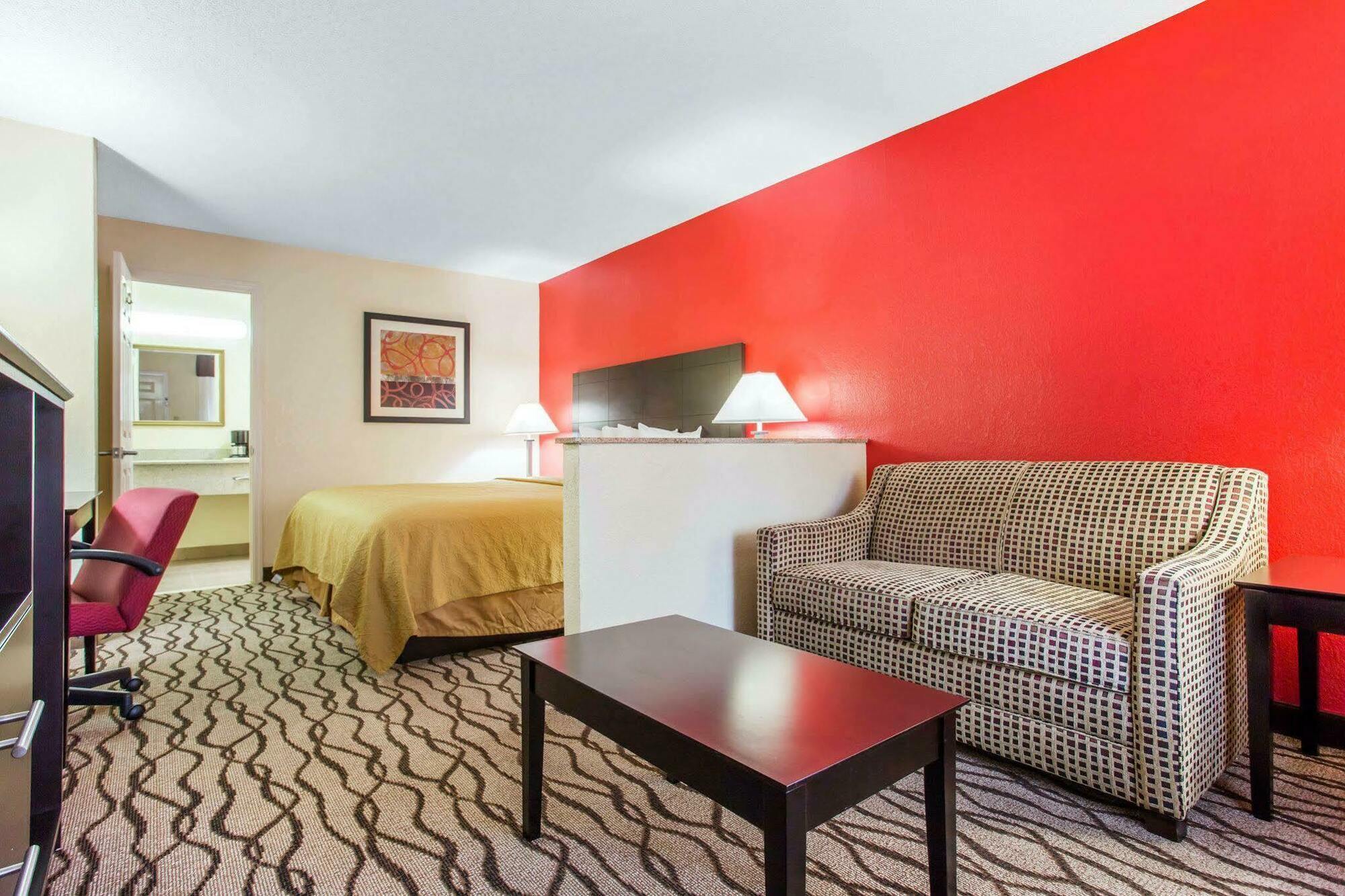 Quality Inn & Suites Lexington Buitenkant foto