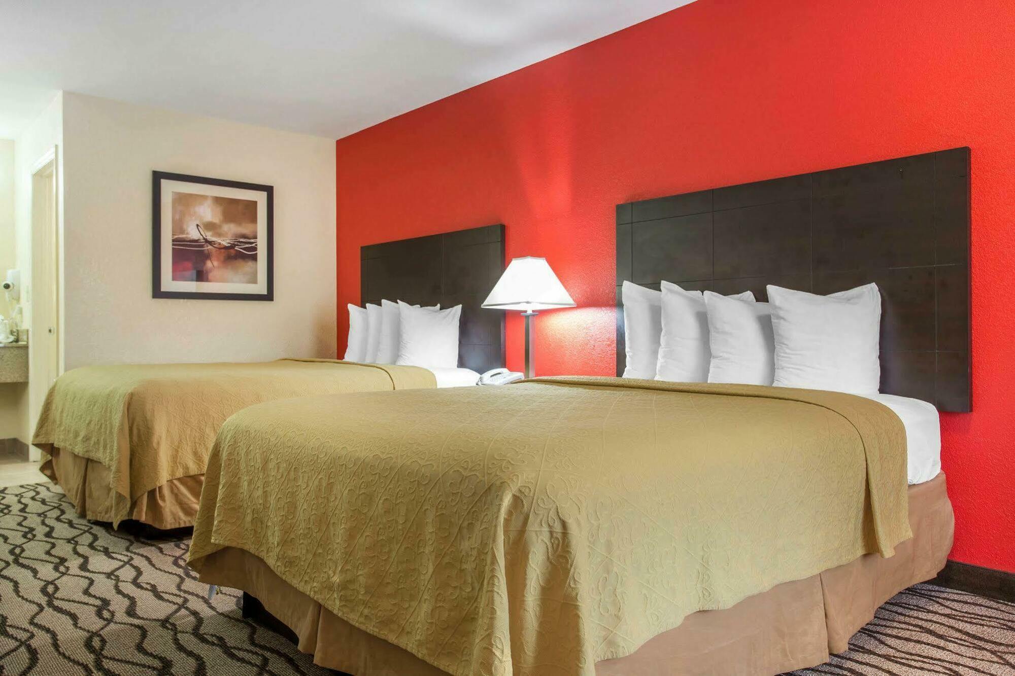 Quality Inn & Suites Lexington Buitenkant foto