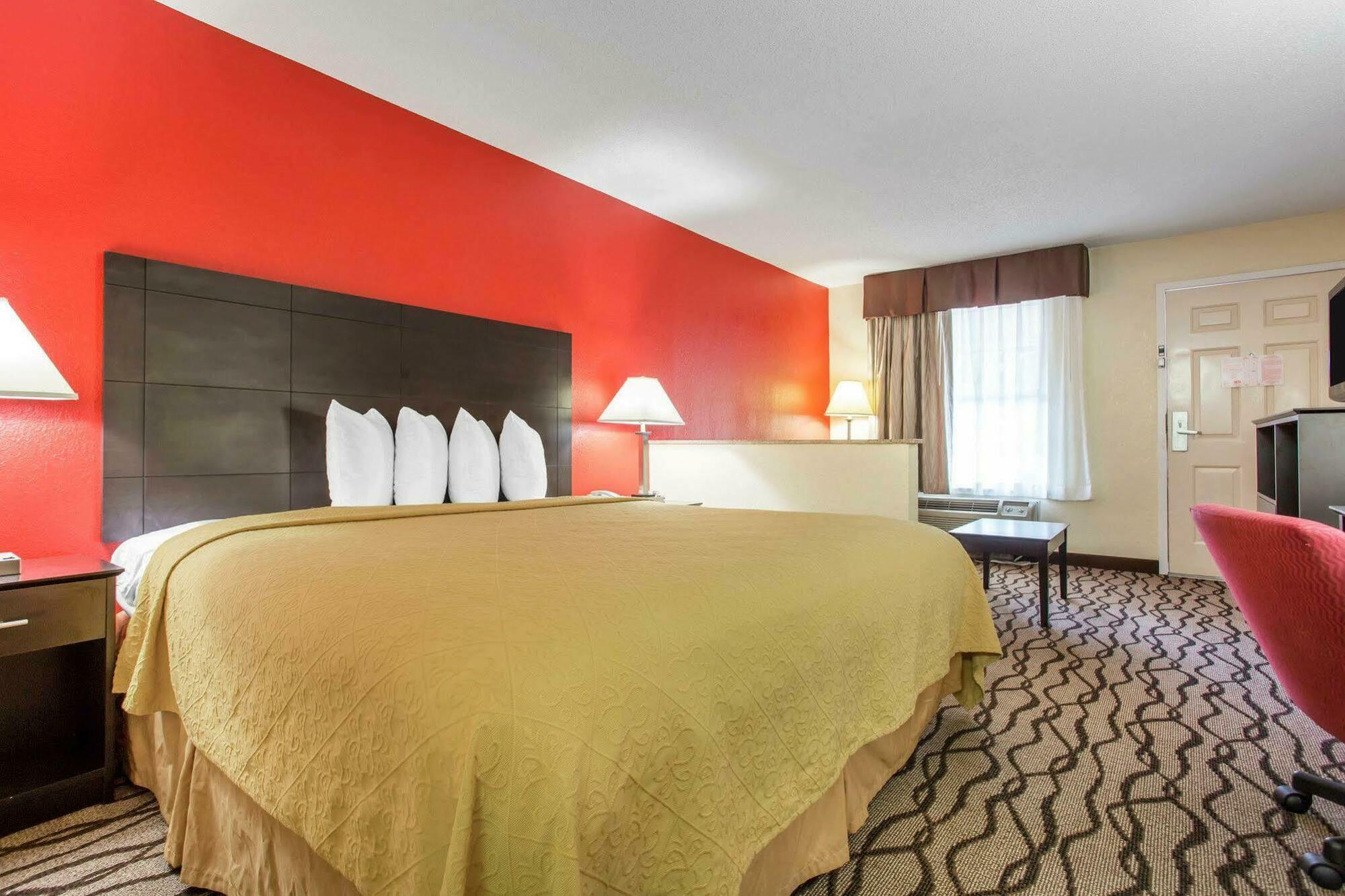 Quality Inn & Suites Lexington Buitenkant foto